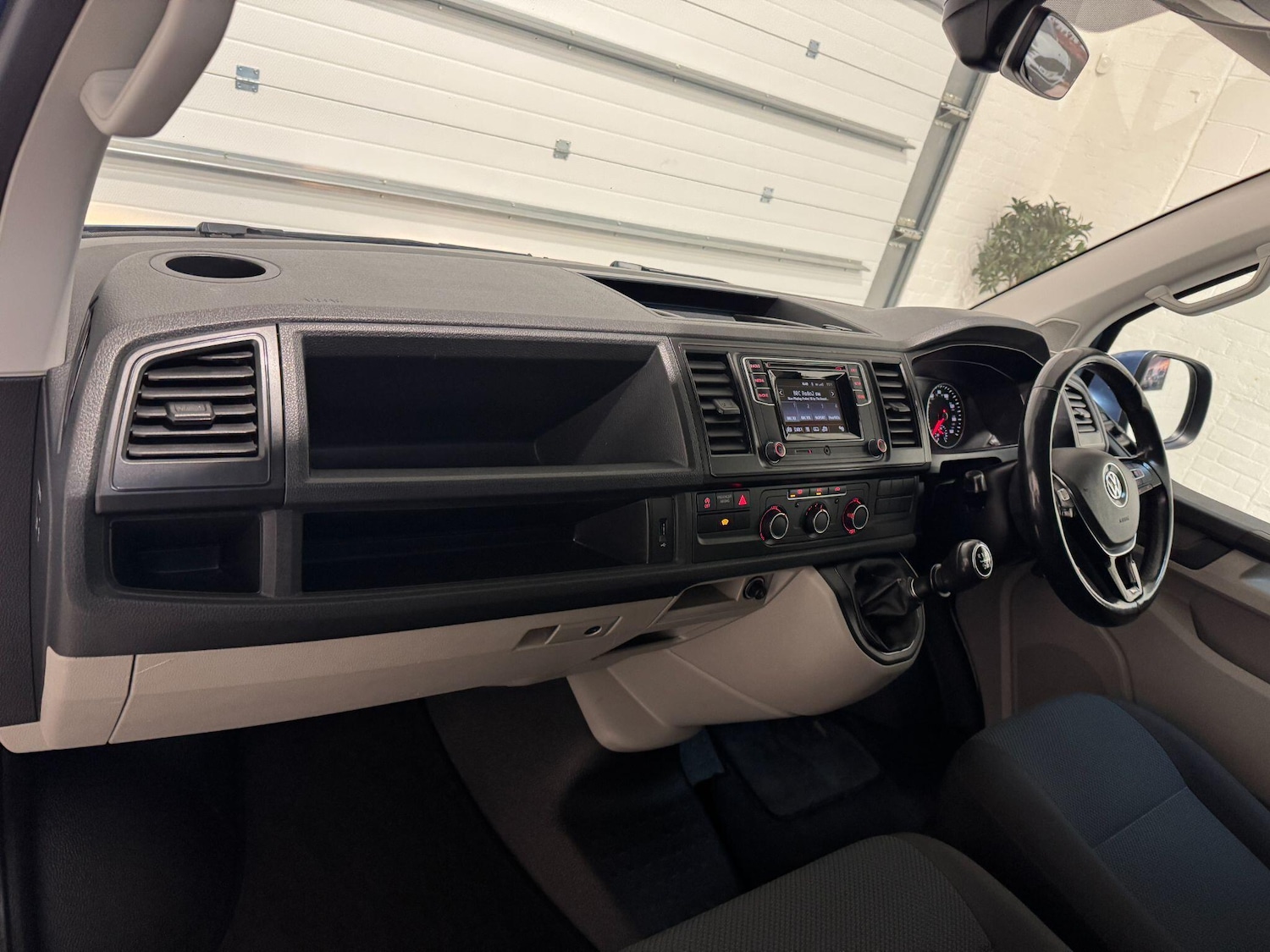 Used Volkswagen Transporter 2016 for sale - 76786821: Photo 74