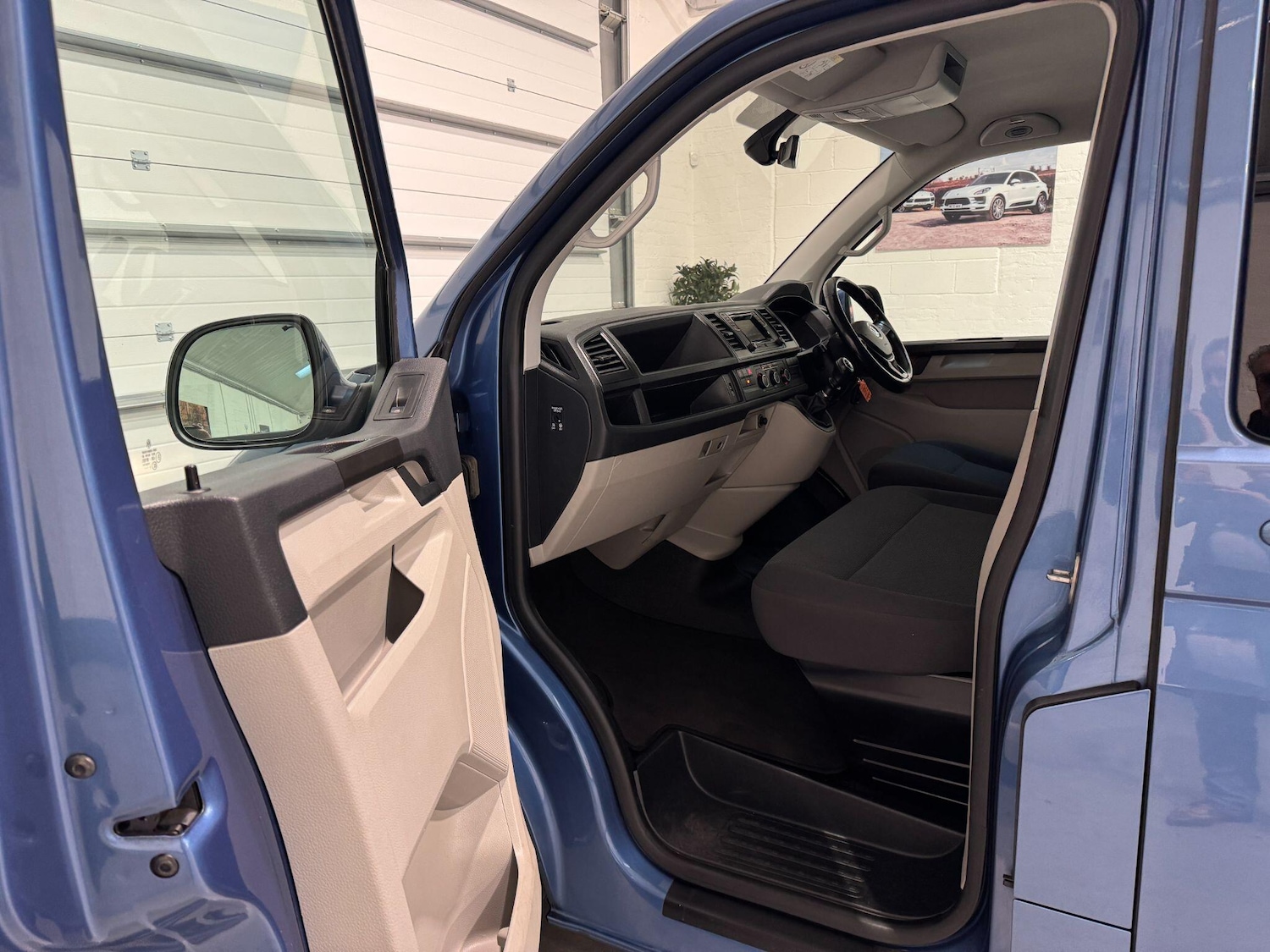 Used Volkswagen Transporter 2016 for sale - 76786821: Photo 78