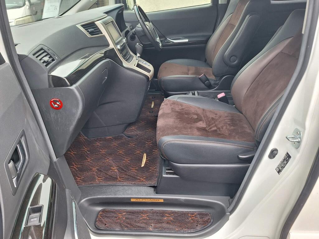 Used Toyota Alphard 2024 for sale - 76476978: Photo 13