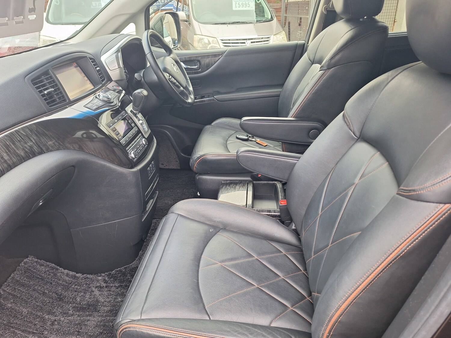 Used Nissan Elgrand 2014 for sale - 69008097: Photo 10