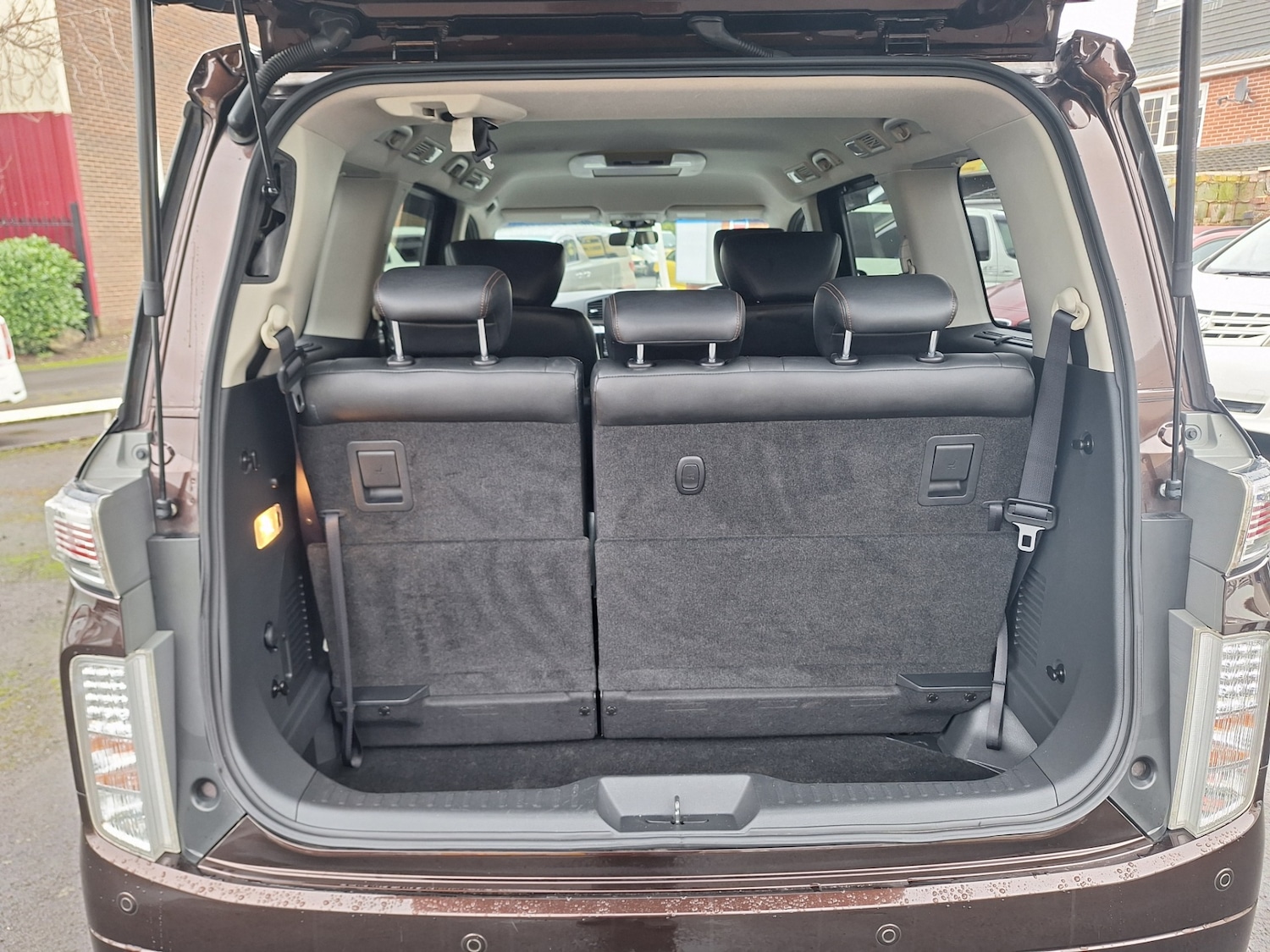 Used Nissan Elgrand 2014 for sale - 69008097: Photo 12