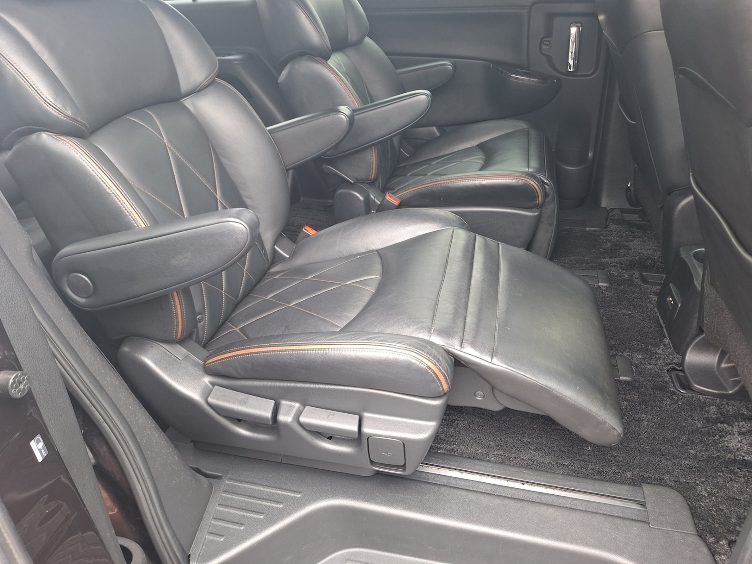 Used Nissan Elgrand 2014 for sale - 69008097: Photo 15