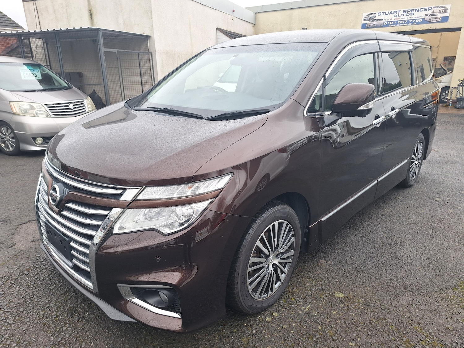 Used Nissan Elgrand 2014 for sale - 69008097: Photo 2