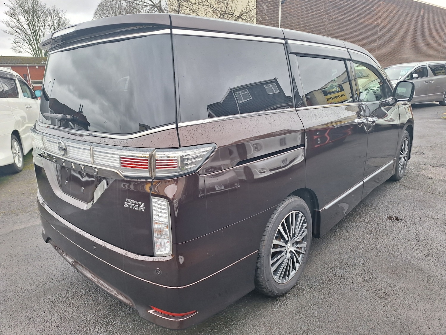 Used Nissan Elgrand 2014 for sale - 69008097: Photo 6
