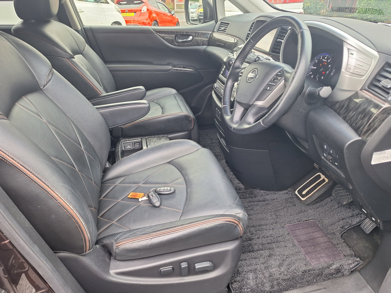 Used Nissan Elgrand 2014 for sale - 69008097: Photo 9