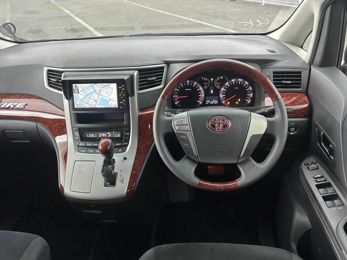 Used Toyota Vellfire 2010 for sale - 76192811: Photo 11