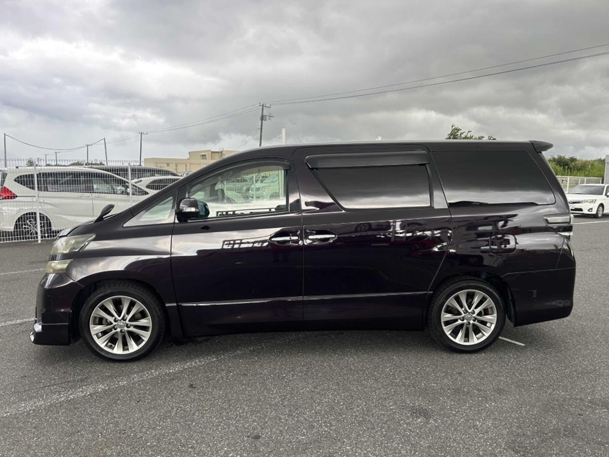 Used Toyota Vellfire 2010 for sale - 76192811: Photo 2