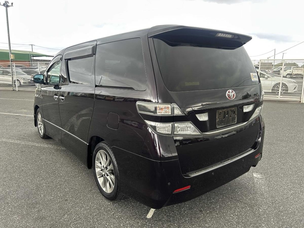 Used Toyota Vellfire 2010 for sale - 76192811: Photo 3