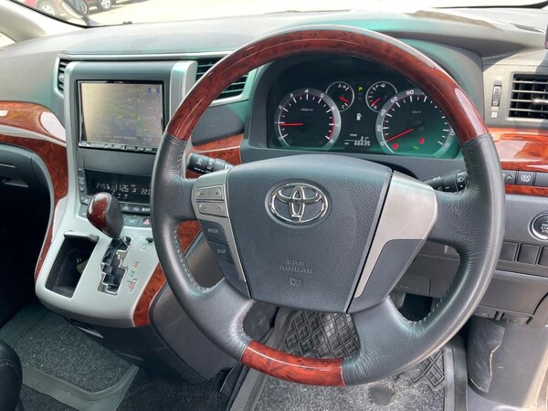 Used Toyota Vellfire 2010 for sale - 75168682: Photo 11