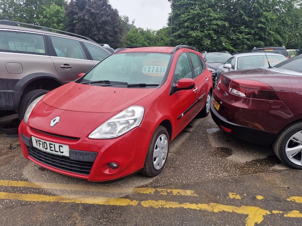 Used Renault Clio 2010 for sale - 75032242: Photo 2