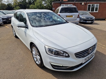 Used Volvo V60 2015 for sale - 79526844: Photo