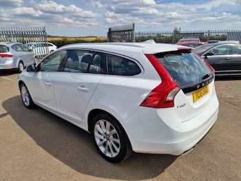 Used Volvo V60 2015 for sale - 79526844: Photo