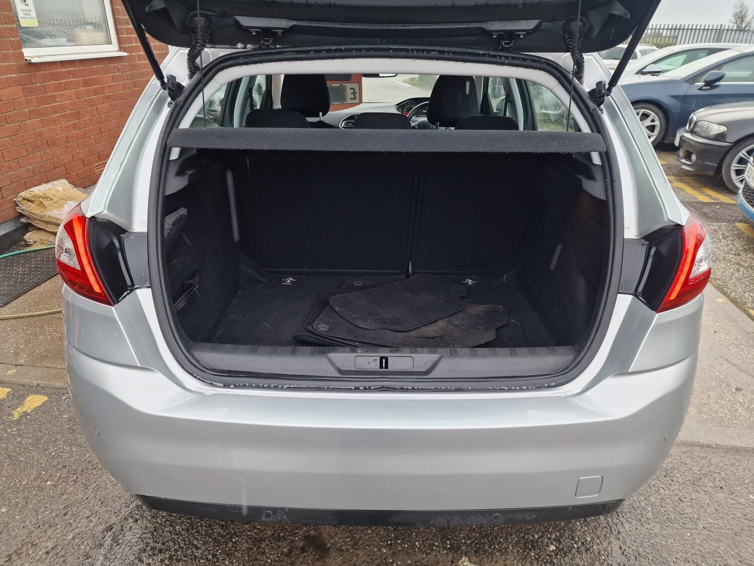 Used Peugeot 308 2016 for sale - 77630921: Photo 16