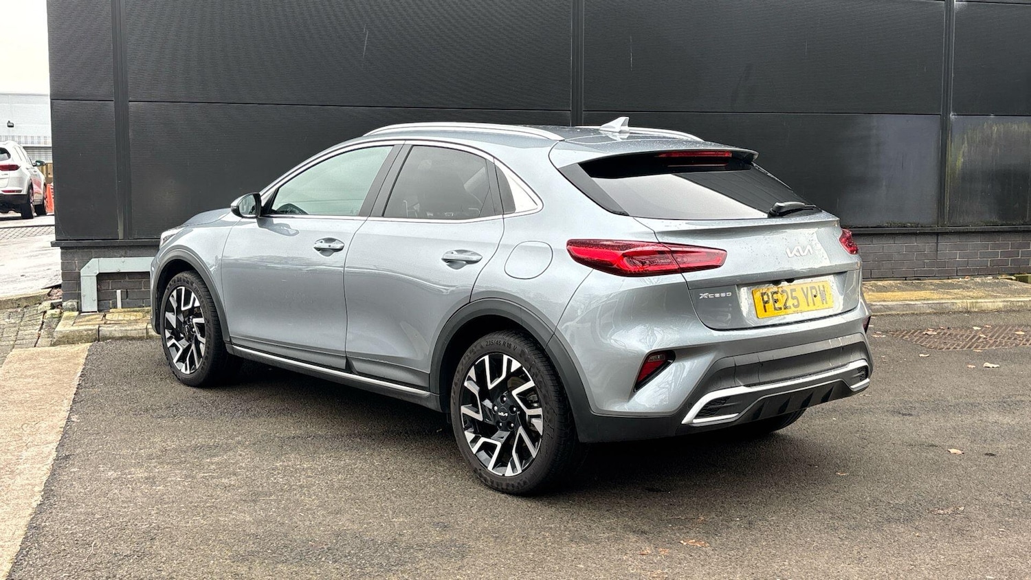 Used Kia XCeed 2025 for sale - 77016948: Photo 2