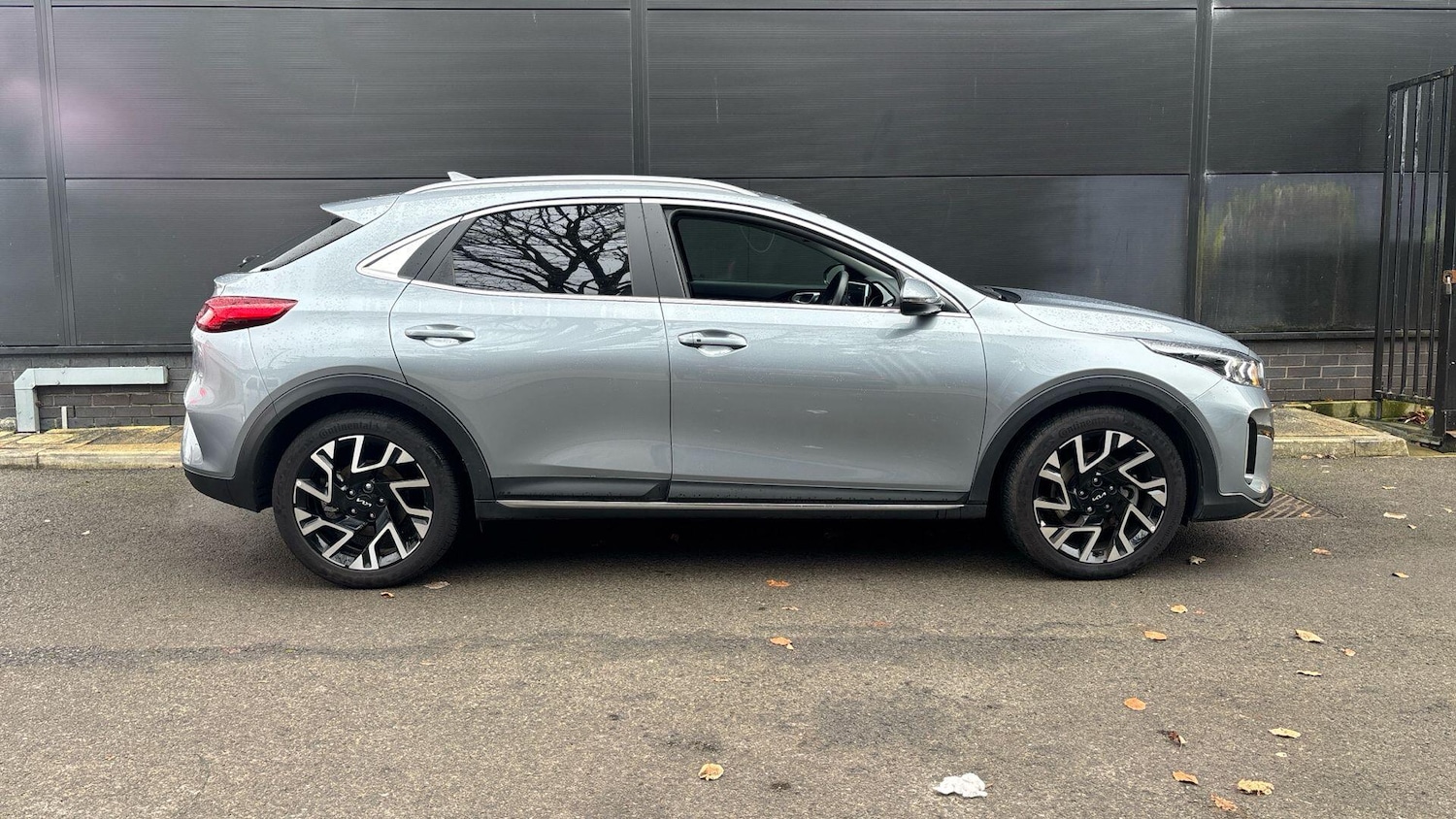 Used Kia XCeed 2025 for sale - 77016948: Photo 3