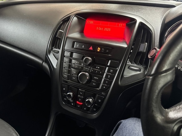 Used Vauxhall Astra 2015 for sale - 76118880: Photo 13