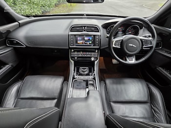 Used Jaguar XE 2017 for sale - 77406508: Photo