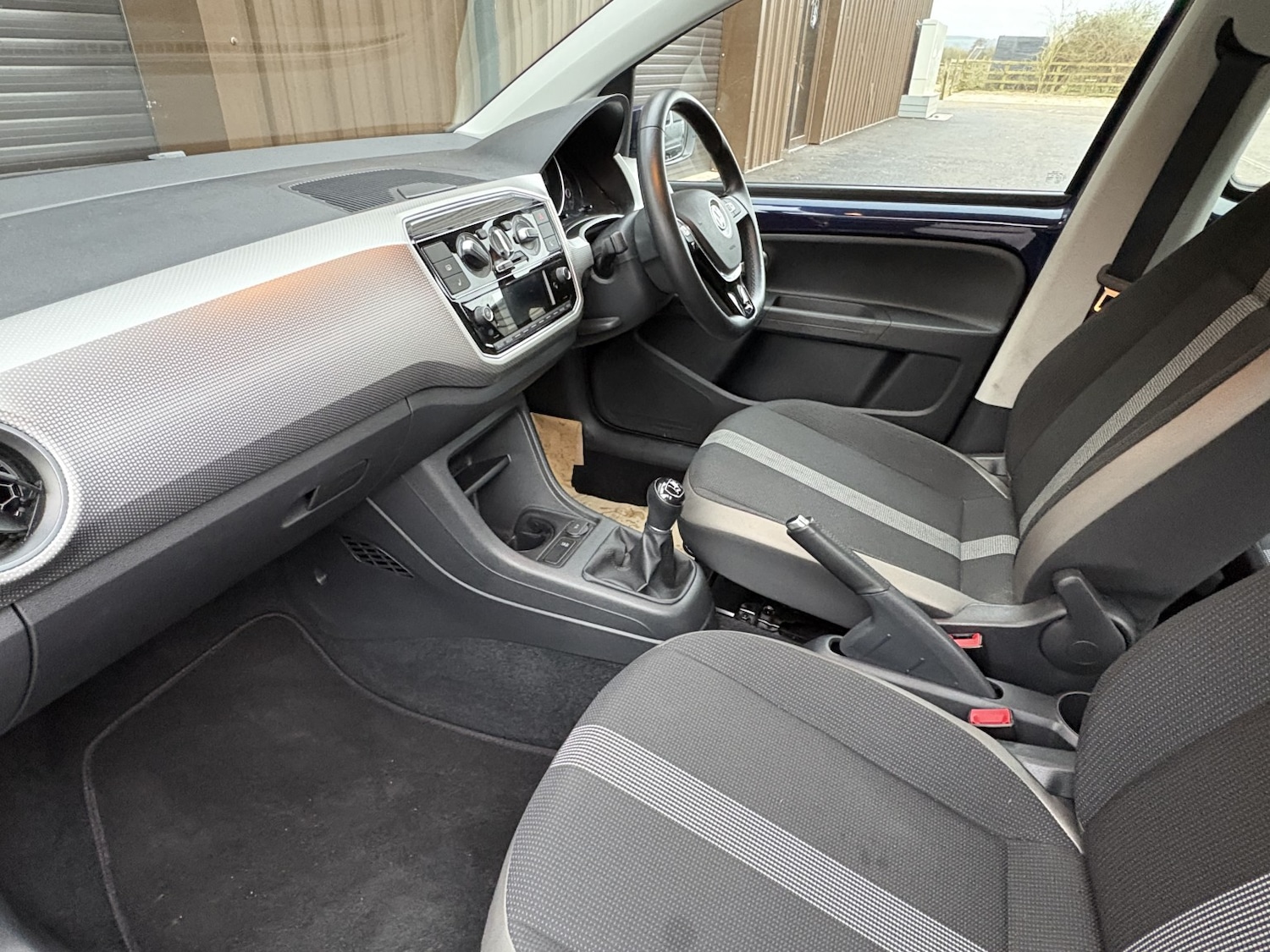 Used Volkswagen up! 2018 for sale - 77400076: Photo 25