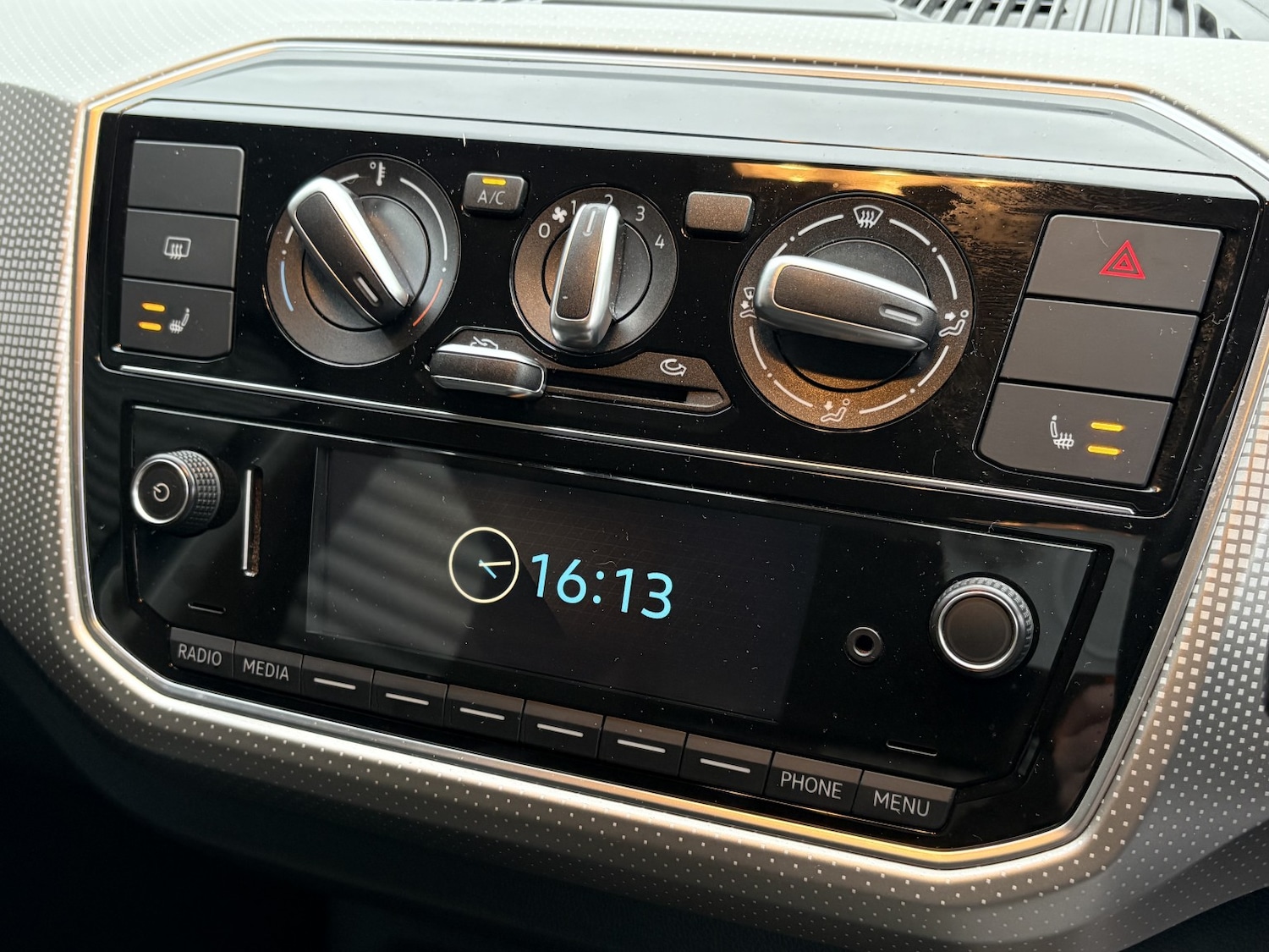 Used Volkswagen up! 2018 for sale - 77400076: Photo 28