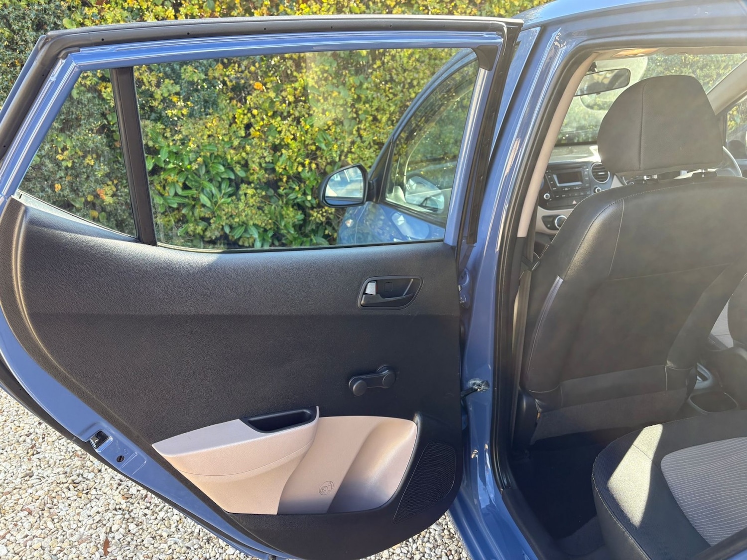 Used Hyundai i10 2014 for sale - 76877557: Photo 8