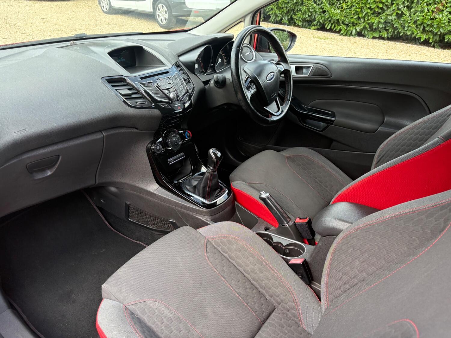 Used Ford Fiesta 2015 for sale - 76877552: Photo 10