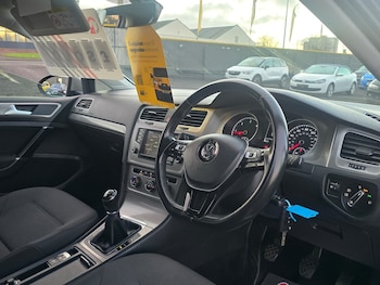 Used Volkswagen Golf 2017 for sale - 76921562: Photo