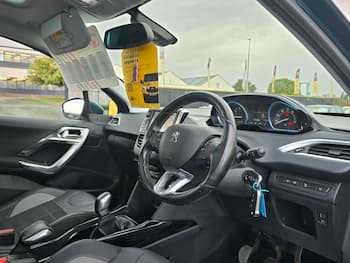 Used Peugeot 2008 2017 for sale - 79775703: Photo