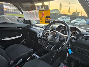 Used Suzuki Swift 2018 for sale - 76696282: Photo