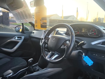 Used Peugeot 2008 2017 for sale - 77210334: Photo