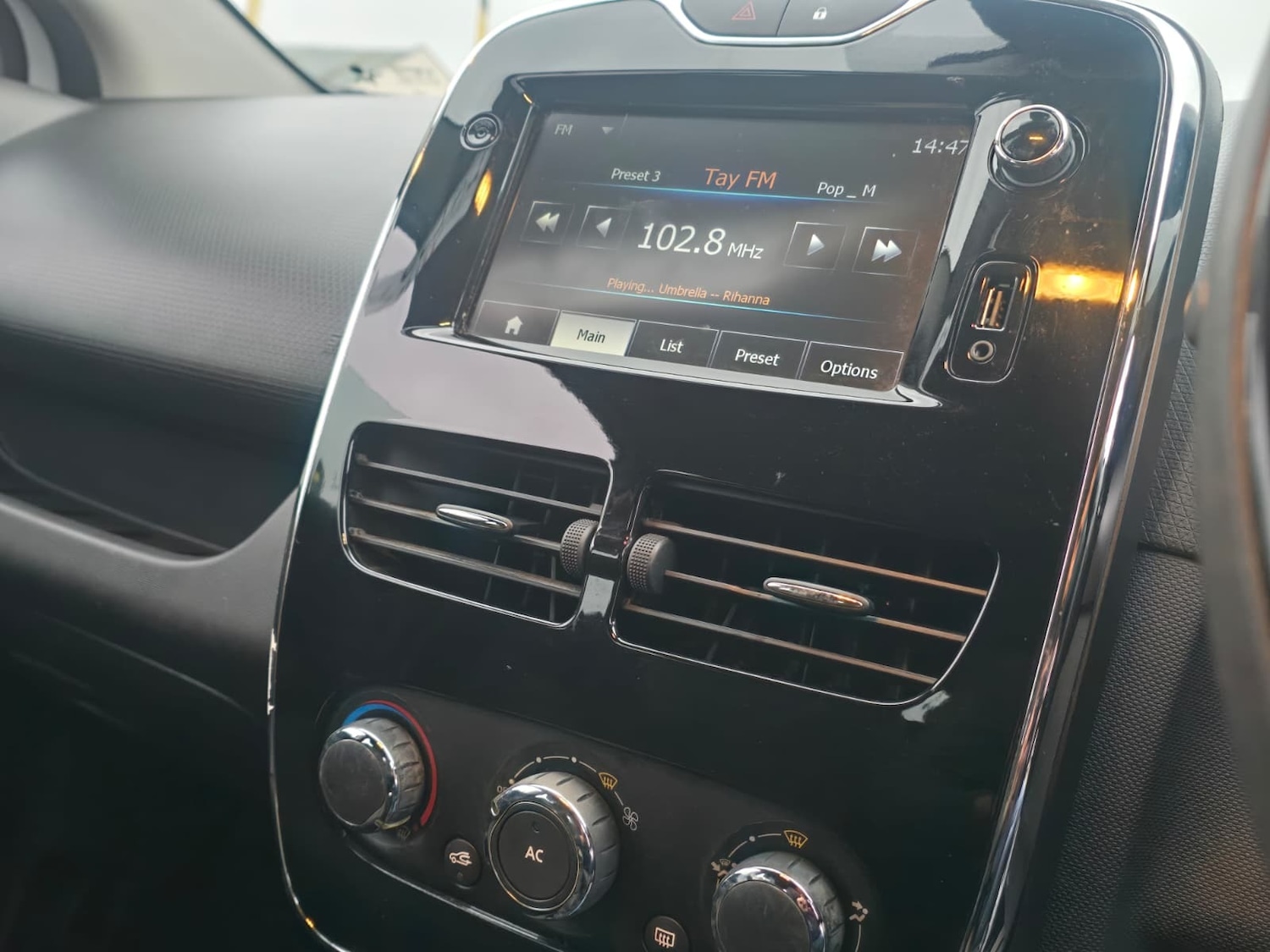 Used Renault Clio 2013 for sale - 77284126: Photo 11