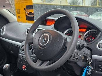 Used Renault Clio 2010 for sale - 77435335: Photo