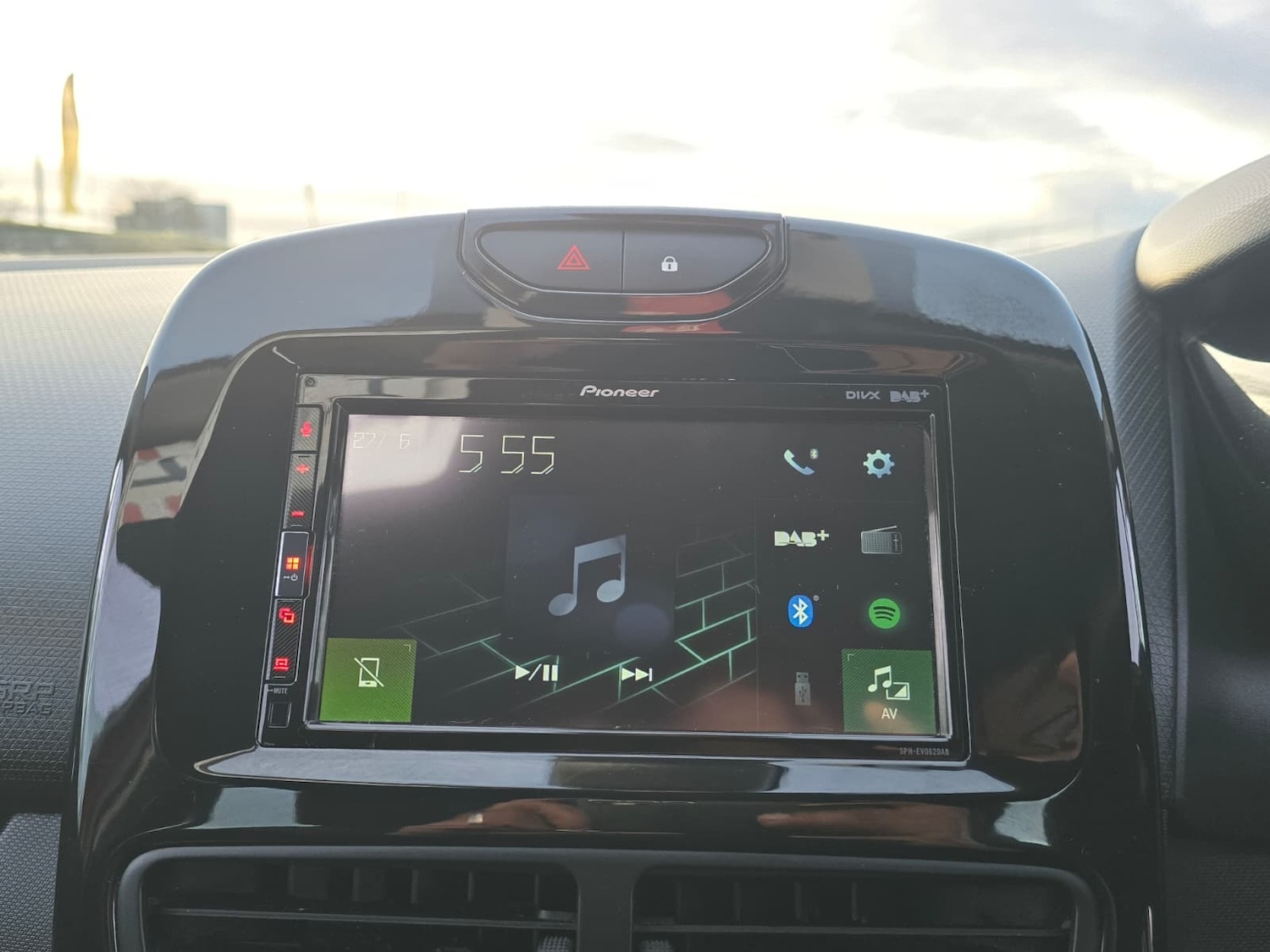 Used Renault Clio 2014 for sale - 77649980: Photo 11