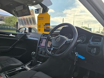 Used Volkswagen Golf 2017 for sale - 78412131: Photo