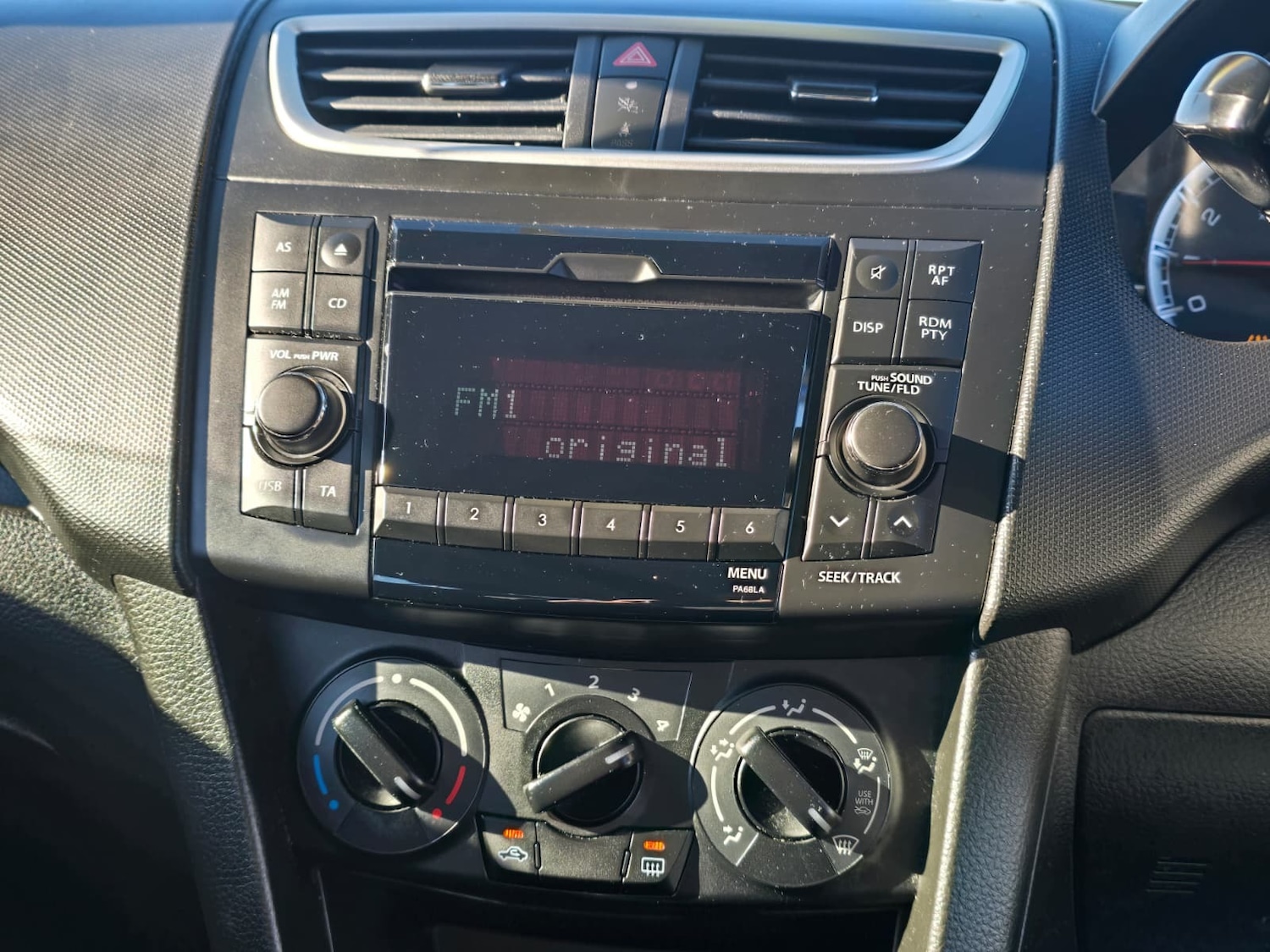 Used Suzuki Swift 2015 for sale - 77555370: Photo 11