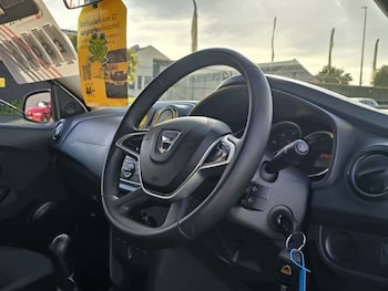Used Dacia Sandero 2018 for sale - 75997103: Photo