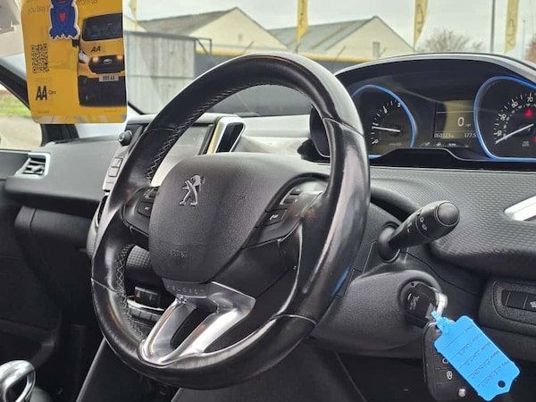 Used Peugeot 2008 2016 for sale - 76309789: Photo 13