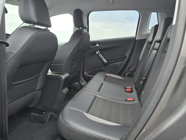 Used Peugeot 2008 2016 for sale - 76309789: Photo 9