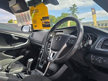 Used Volvo V40 2018 for sale - 79287456: Photo