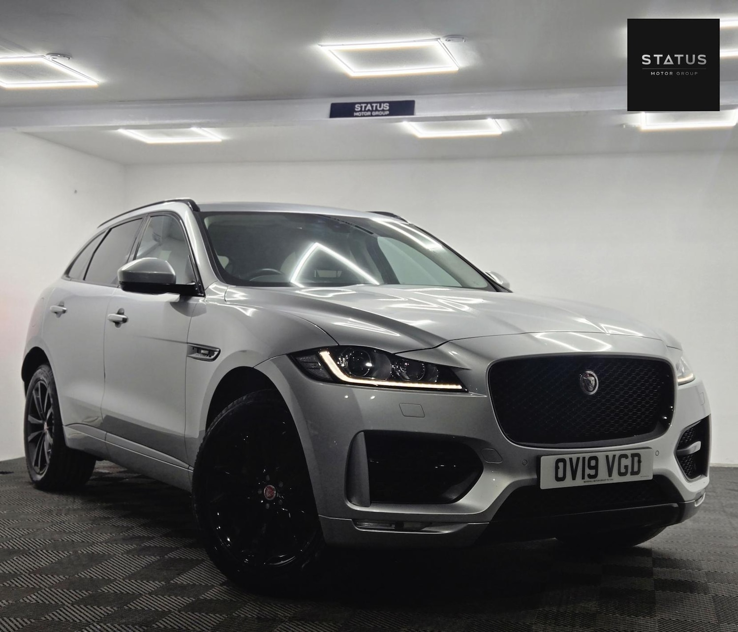 Used Jaguar F-Pace 2019 for sale - 77274448: Photo 2