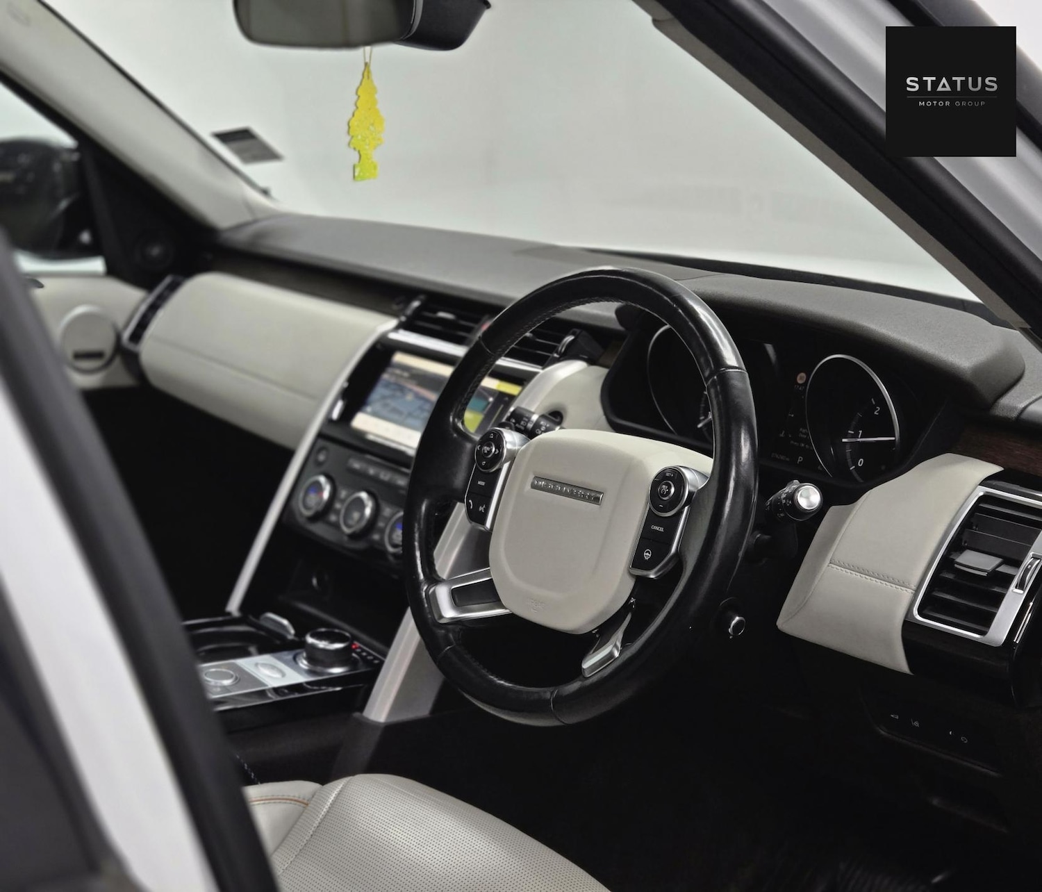 Used Land Rover Discovery 2017 for sale - 76925330: Photo 16