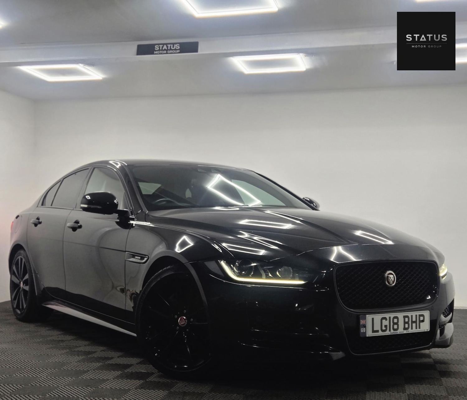 Used Jaguar XE 2018 for sale - 76631077: Photo 2