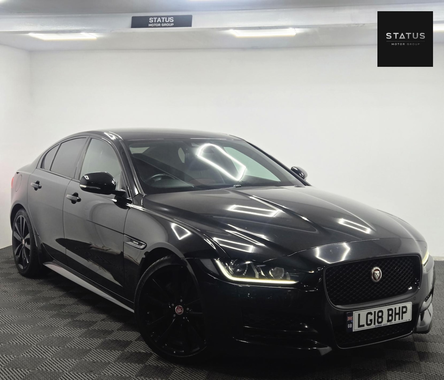 Used Jaguar XE 2018 for sale - 76631077: Photo 3