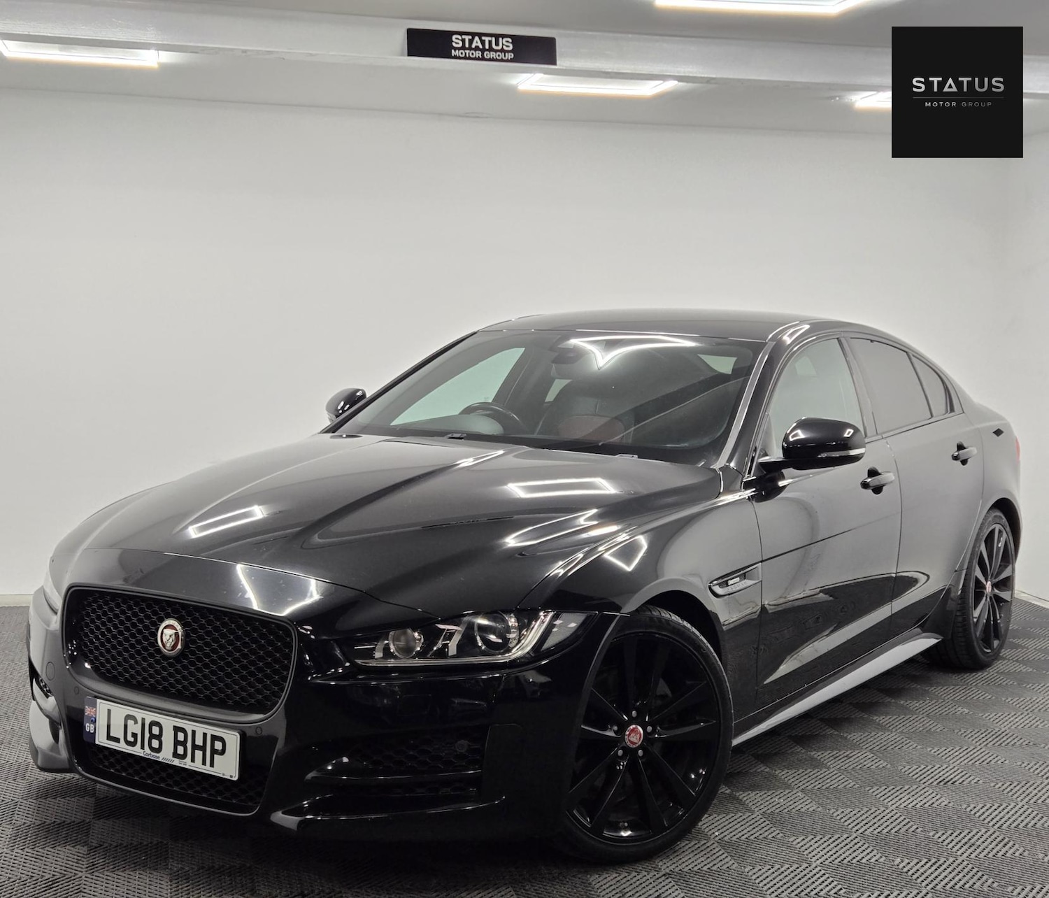 Used Jaguar XE 2018 for sale - 76631077: Photo 4