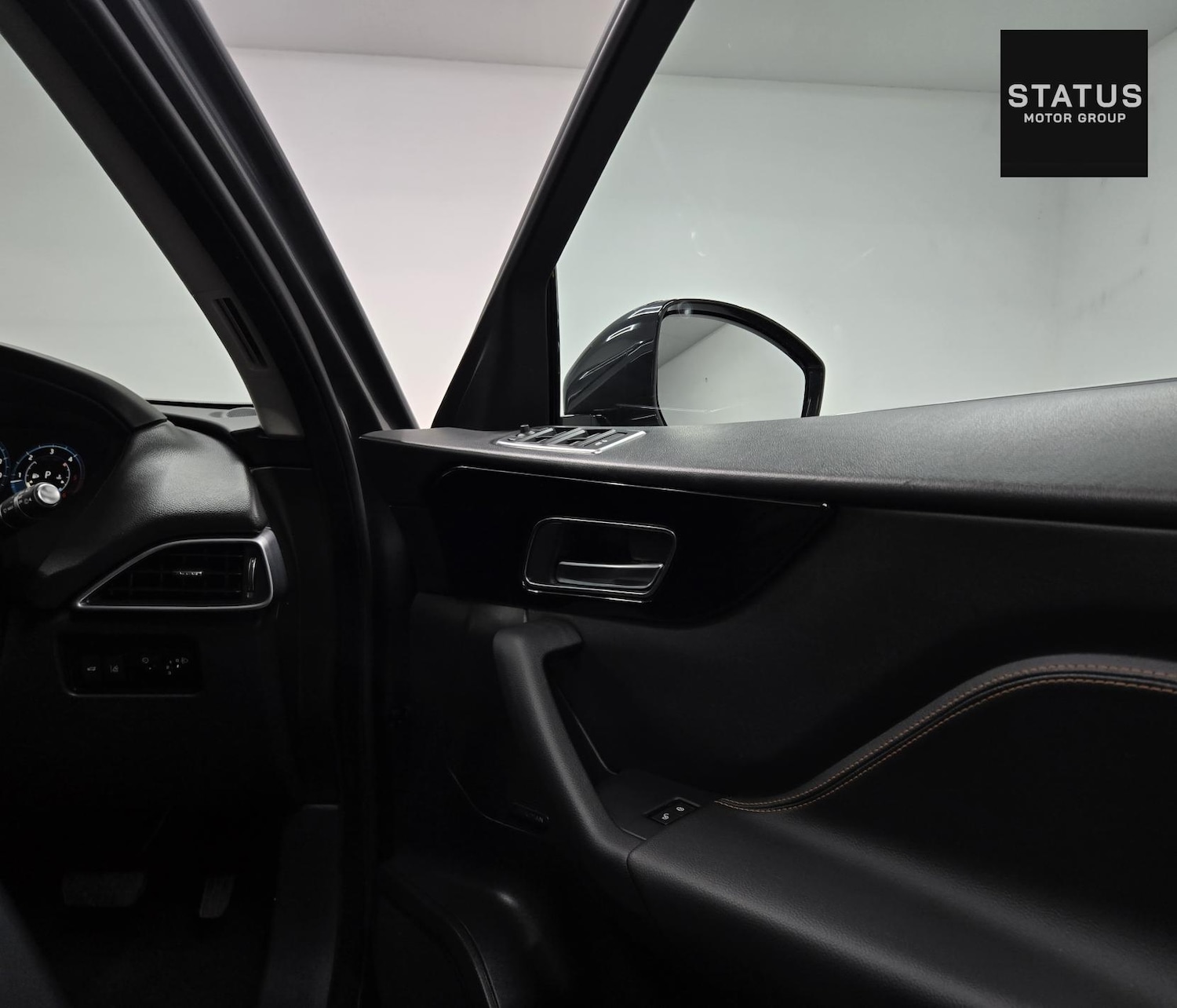 Used Jaguar F-Pace 2016 for sale - 76440084: Photo 11