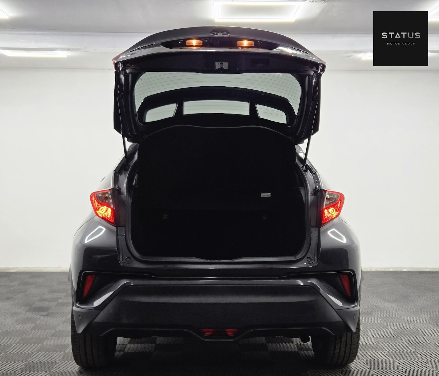 Used Toyota C-HR 2018 for sale - 76960677: Photo 8