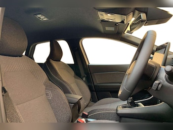 Used Renault Captur 2025 for sale - 77210230: Photo