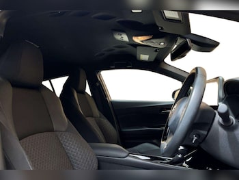 Used Toyota C-HR 2023 for sale - 78467920: Photo