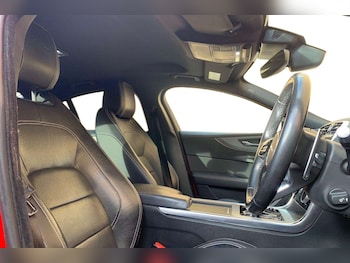 Used Jaguar XE 2019 for sale - 77092631: Photo