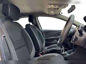 Used Renault Clio 2018 for sale - 79367074: Photo