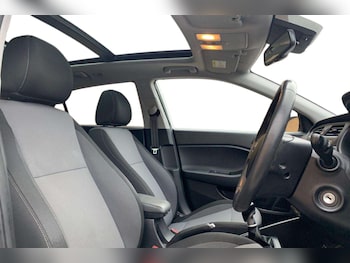 Used Hyundai i20 2017 for sale - 77060654: Photo